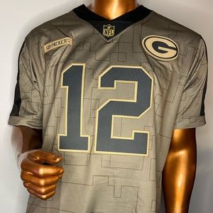 Green Bay Packers Aaron Rodgers Salute To Service Edition - size Medium (M)